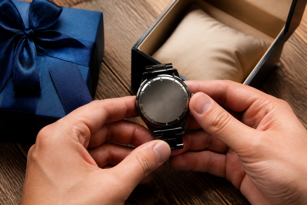 What to Engrave on a Watch for Husband Anniversary
